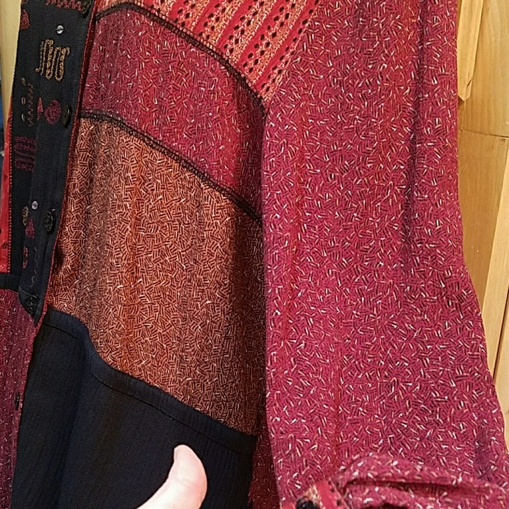 Napa Valley red & black large petite LP Guc - Picture 5 of 9